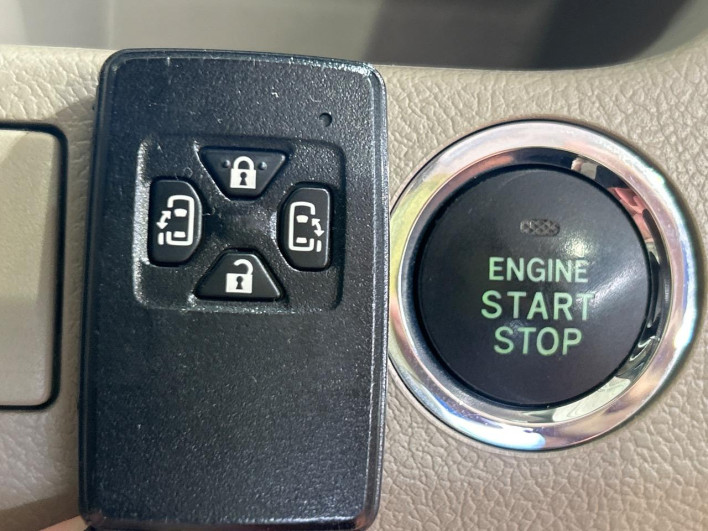 2011 Toyota Noah DBA-ZRR70G (UW-6a17b33c3bba6)[6]