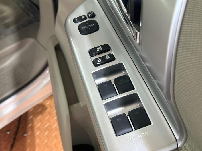 2011 Toyota Noah DBA-ZRR70G (UW-6a17b33c3bba6)[4]