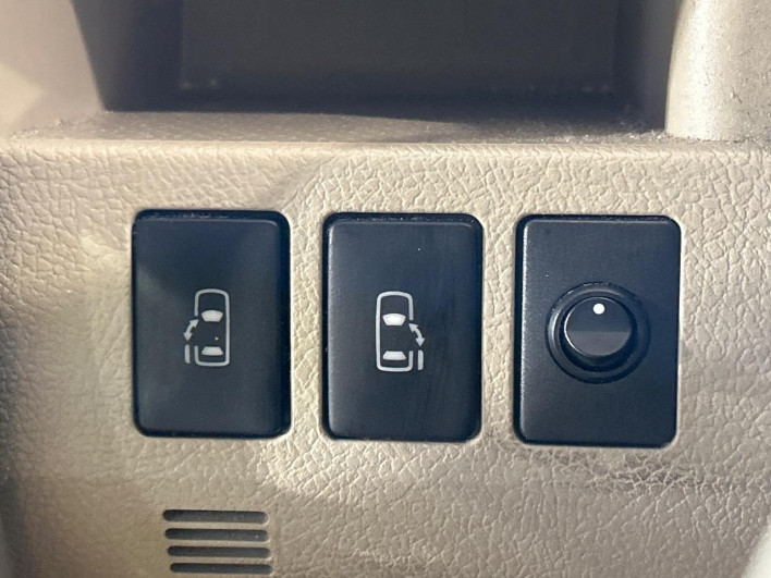 2011 Toyota Noah DBA-ZRR70G (UW-6a17b33c3bba6)[7]