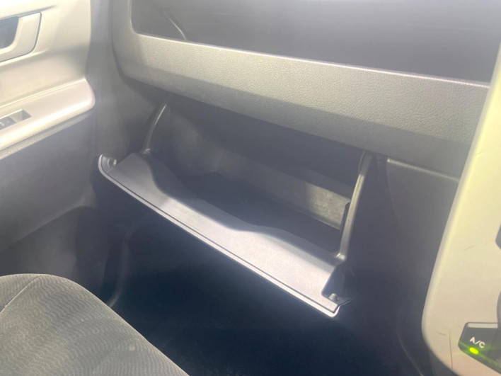2013 Toyota Noah DBA-ZRR70G (UW-6a17b33c70bc2)[27]