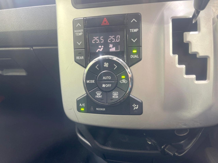 2013 Toyota Noah DBA-ZRR70G (UW-6a17b33c70bc2)[18]