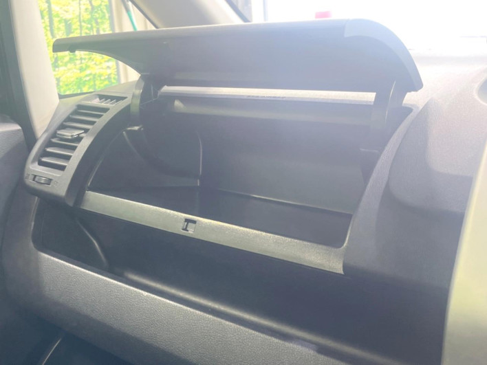 2013 Toyota Noah DBA-ZRR70G (UW-6a17b33c70bc2)[25]