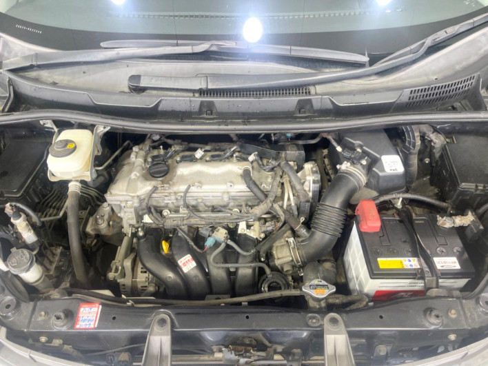 2013 Toyota Noah DBA-ZRR70G (UW-6a17b33c70bc2)[4]