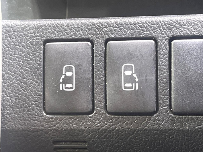 2013 Toyota Noah DBA-ZRR70G (UW-6a17b33c70bc2)[8]