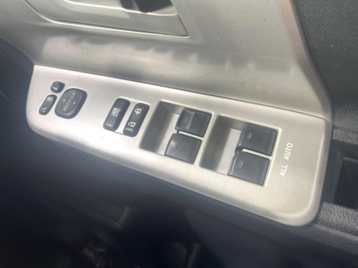 2013 Toyota Noah DBA-ZRR70G (UW-6a17b33c70bc2)[6]