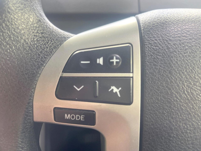 2013 Toyota Noah DBA-ZRR70G (UW-6a17b33c70bc2)[14]