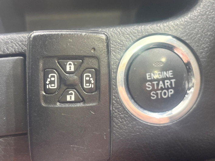 2013 Toyota Noah DBA-ZRR70G (UW-6a17b33c70bc2)[20]