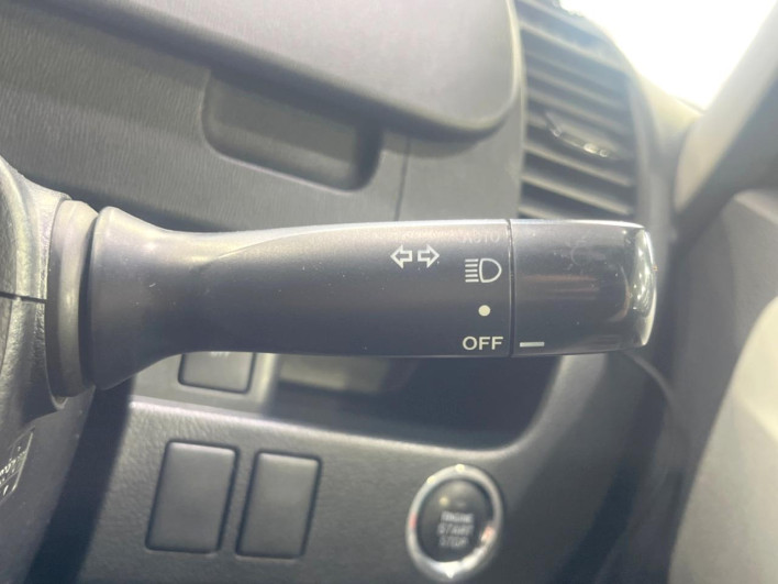 2013 Toyota Noah DBA-ZRR70G (UW-6a17b33c70bc2)[15]