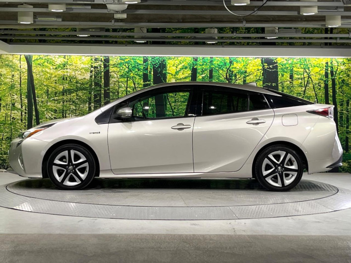 2017 Toyota Prius DAA-ZVW51 (UW-6a17b358ba338)[12]