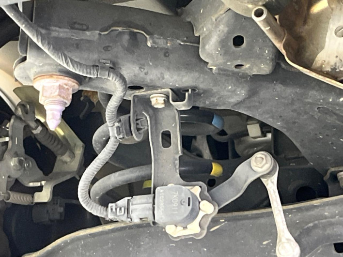 2017 Toyota Prius DAA-ZVW51 (UW-6a17b358ba338)[18]