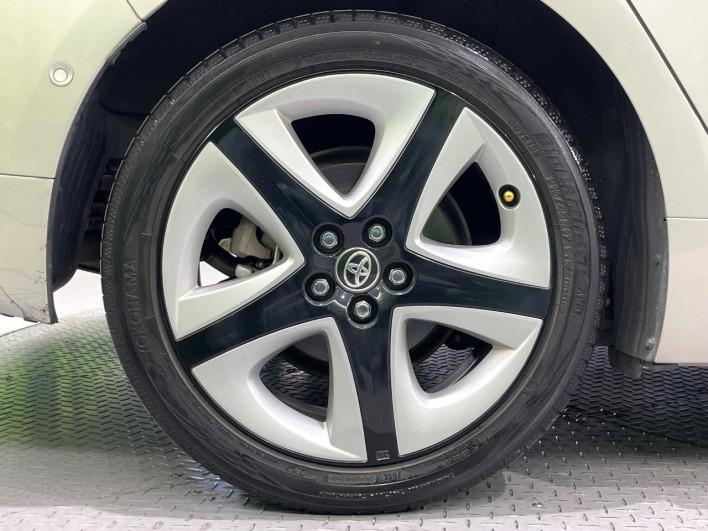2017 Toyota Prius DAA-ZVW51 (UW-6a17b358ba338)[28]