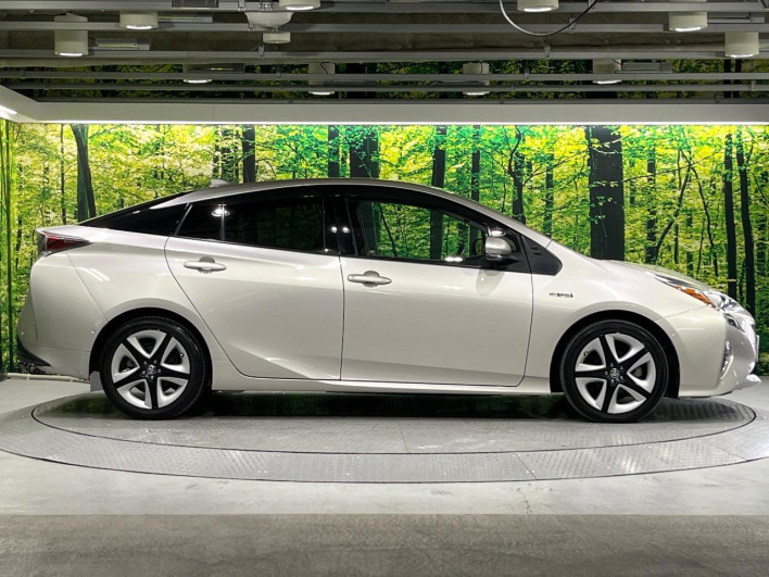 2017 Toyota Prius DAA-ZVW51 (UW-6a17b358ba338)[8]