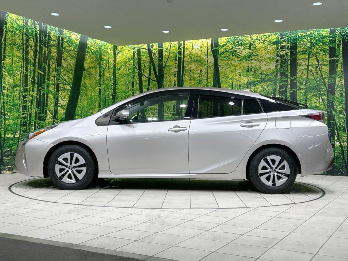 2016 Toyota Prius DAA-ZVW51 (UW-6a17b35a4fd75)[13]