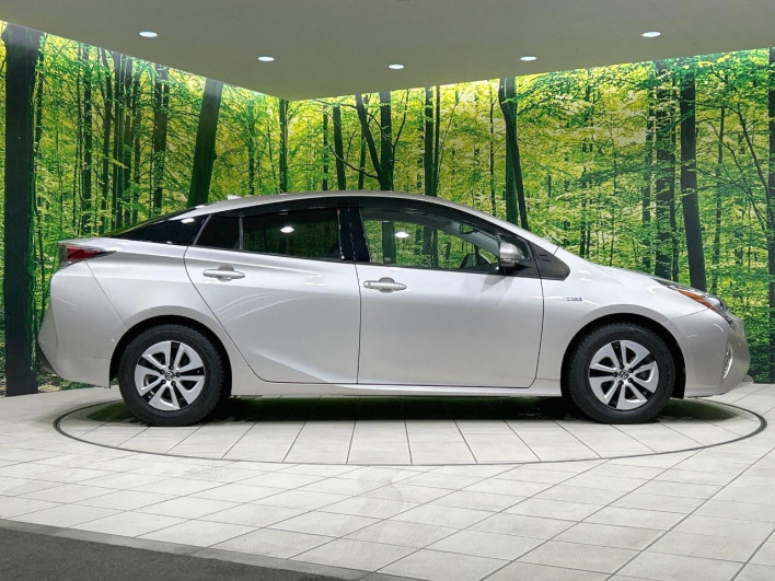 2016 Toyota Prius DAA-ZVW51 (UW-6a17b35a4fd75)[9]