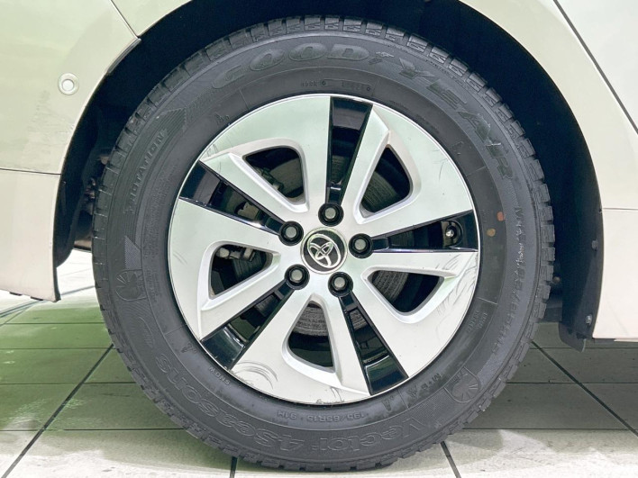 2016 Toyota Prius DAA-ZVW51 (UW-6a17b35a4fd75)[14]