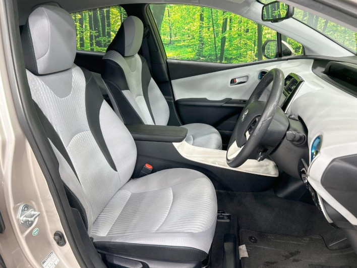 2016 Toyota Prius DAA-ZVW51 (UW-6a17b35a4fd75)[24]