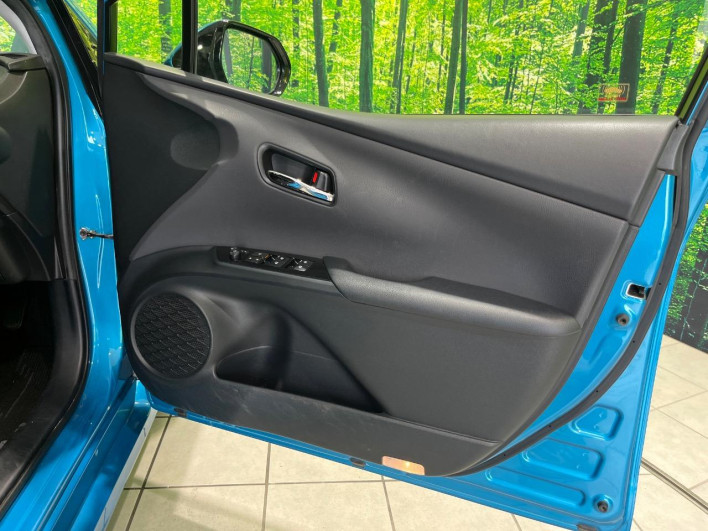 2017 Toyota Prius PHV DLA-ZVW52 (UW-6a17b35b0b2d5)[29]