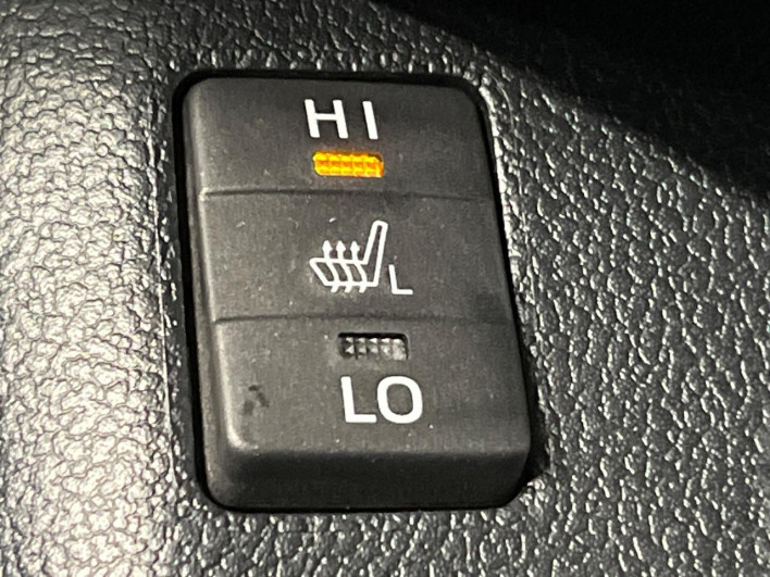 2017 Toyota Prius PHV DLA-ZVW52 (UW-6a17b35b0b2d5)[18]