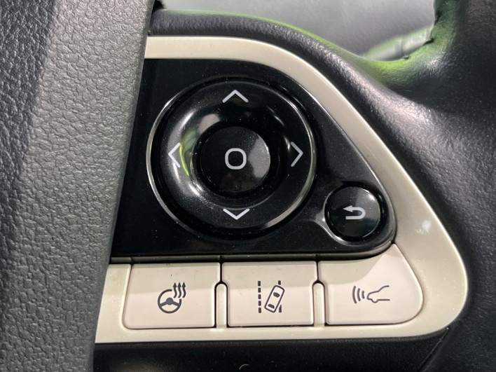 2017 Toyota Prius PHV DLA-ZVW52 (UW-6a17b35b0b2d5)[22]