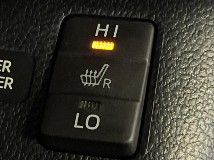 2017 Toyota Prius PHV DLA-ZVW52 (UW-6a17b35b0b2d5)[17]