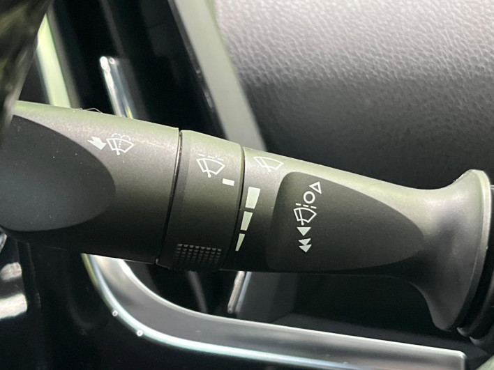 2017 Toyota Prius PHV DLA-ZVW52 (UW-6a17b35b0b2d5)[19]