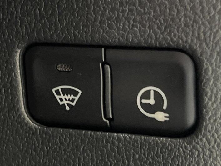 2017 Toyota Prius PHV DLA-ZVW52 (UW-6a17b35b0b2d5)[26]
