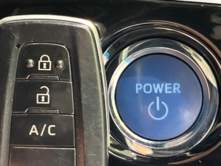 2017 Toyota Prius PHV DLA-ZVW52 (UW-6a17b35b0b2d5)[24]