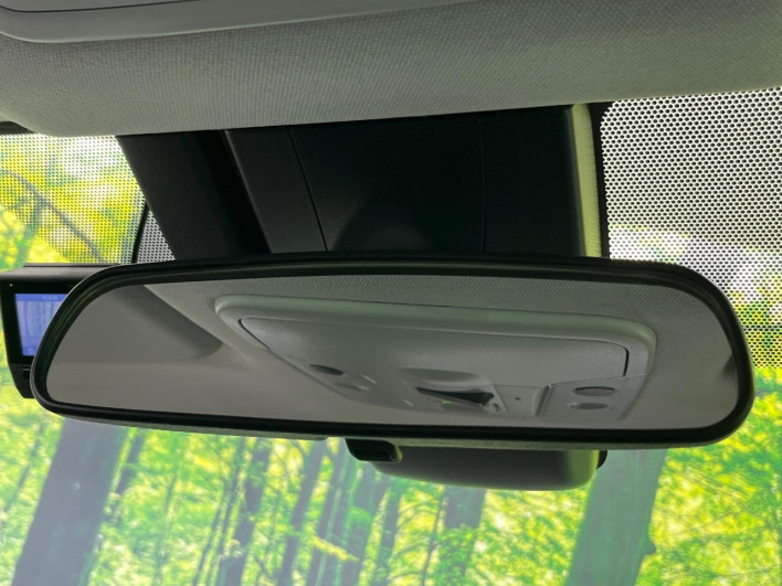 2017 Toyota Prius PHV DLA-ZVW52 (UW-6a17b35b0b2d5)[15]