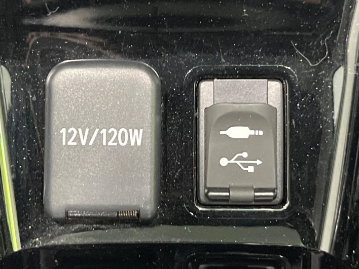 2017 Toyota Prius PHV DLA-ZVW52 (UW-6a17b35b0b2d5)[11]