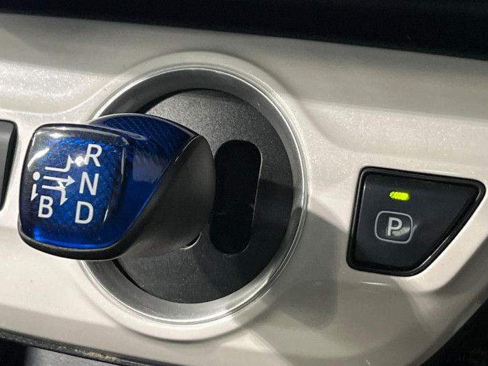 2017 Toyota Prius PHV DLA-ZVW52 (UW-6a17b35b0b2d5)[10]