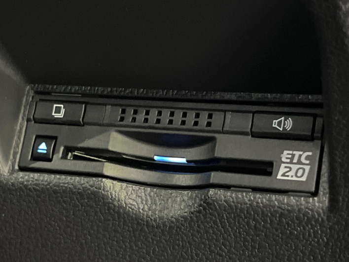 2017 Toyota Prius PHV DLA-ZVW52 (UW-6a17b35b0b2d5)[27]