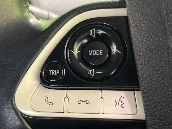 2017 Toyota Prius PHV DLA-ZVW52 (UW-6a17b35b0b2d5)[21]