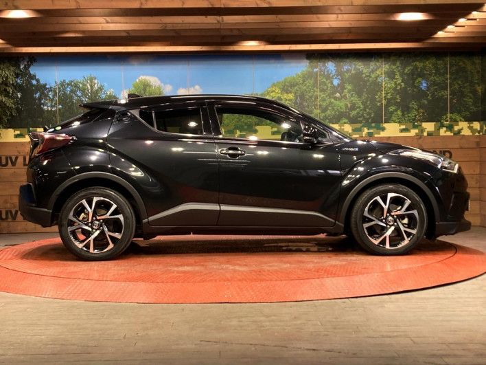2017 Toyota C-HR DAA-ZYX10 (UW-6a17b36b53a35)[15]