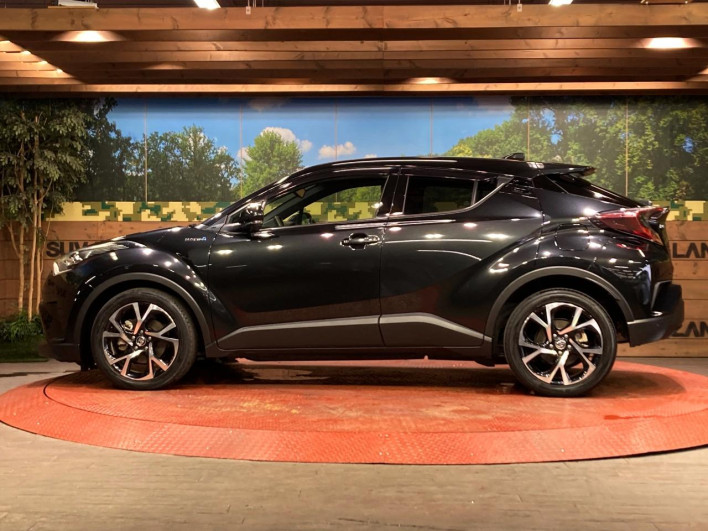 2017 Toyota C-HR DAA-ZYX10 (UW-6a17b36b53a35)[19]