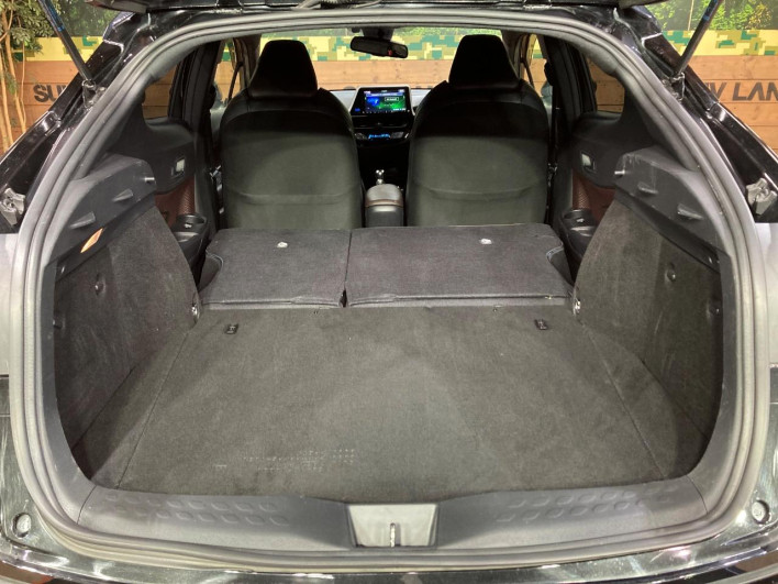 2017 Toyota C-HR DAA-ZYX10 (UW-6a17b36b53a35)[26]