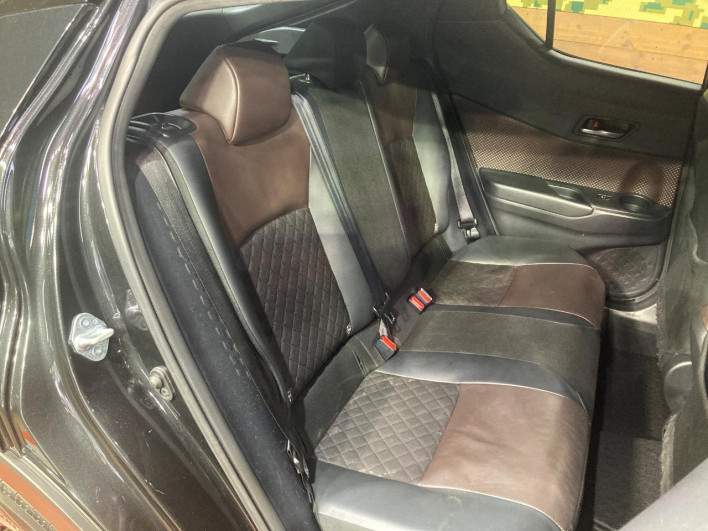 2017 Toyota C-HR DAA-ZYX10 (UW-6a17b36b53a35)[28]