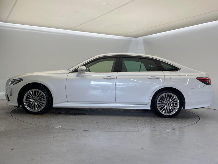 2020 Toyota Crown Hybrid 6AA-AZSH20 (UW-6a1903367bf23)[27]