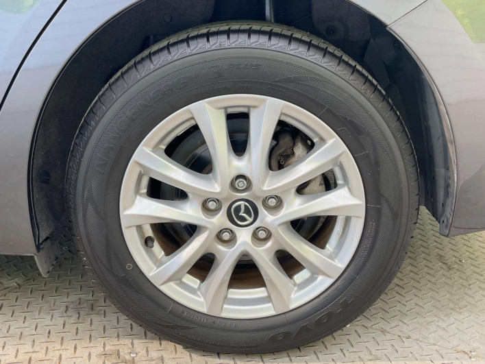 2017 Mazda Axela DBA-BM5FP (UW-6a190356e663e)[12]