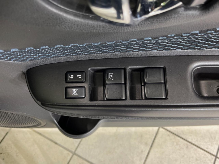 2016 Nissan Note DBA-E12 (UW-6a190376e76ef)[19]