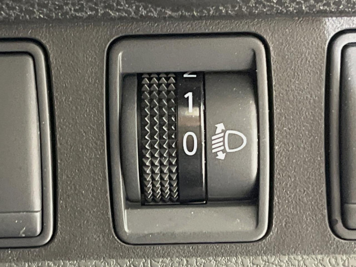 2016 Nissan Note DBA-E12 (UW-6a190376e76ef)[26]