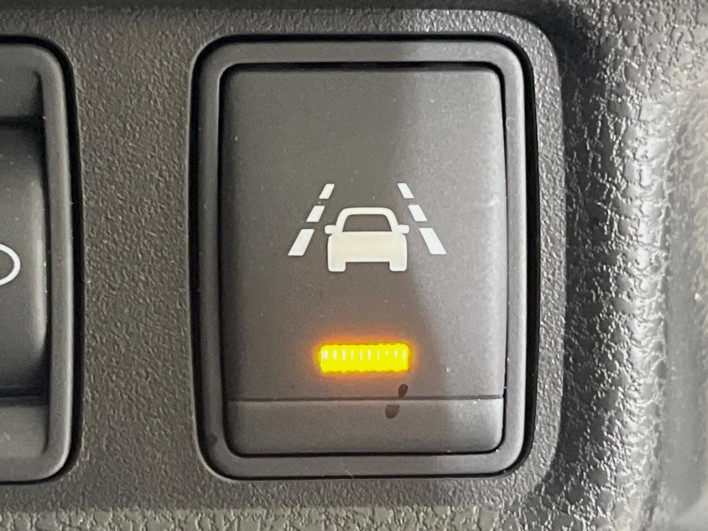 2016 Nissan Note DBA-E12 (UW-6a190376e76ef)[25]