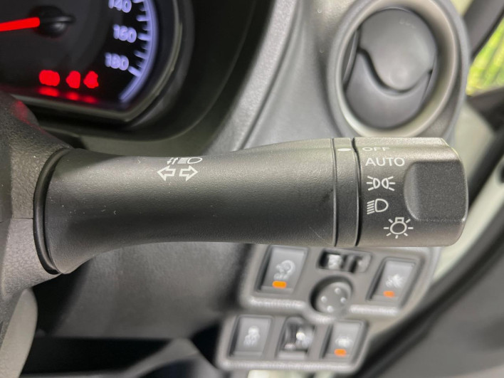 2016 Nissan Note DBA-E12 (UW-6a190376e76ef)[29]
