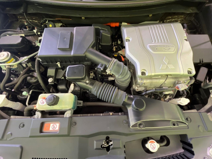 2017 Mitsubishi OUTLANDER PHEV DLA-GG2W (UW-6a190398a0849)[4]
