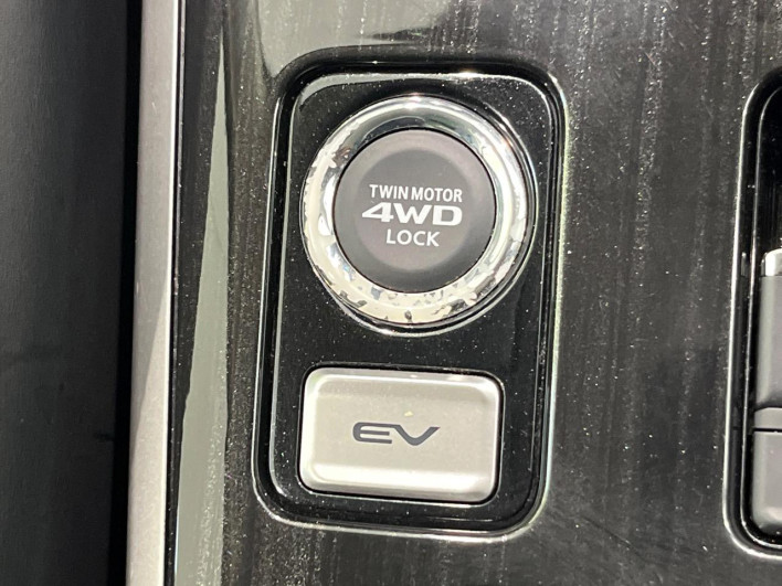 2017 Mitsubishi OUTLANDER PHEV DLA-GG2W (UW-6a190398a0849)[17]