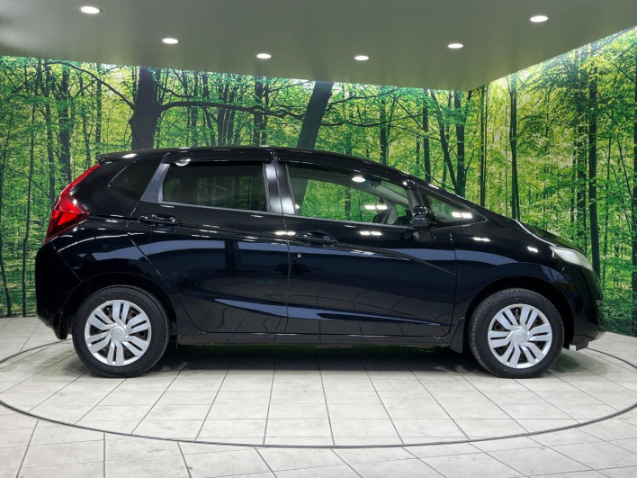 2014 Honda Fit DBA-GK4 (UW-6a19039b428ed)[22]