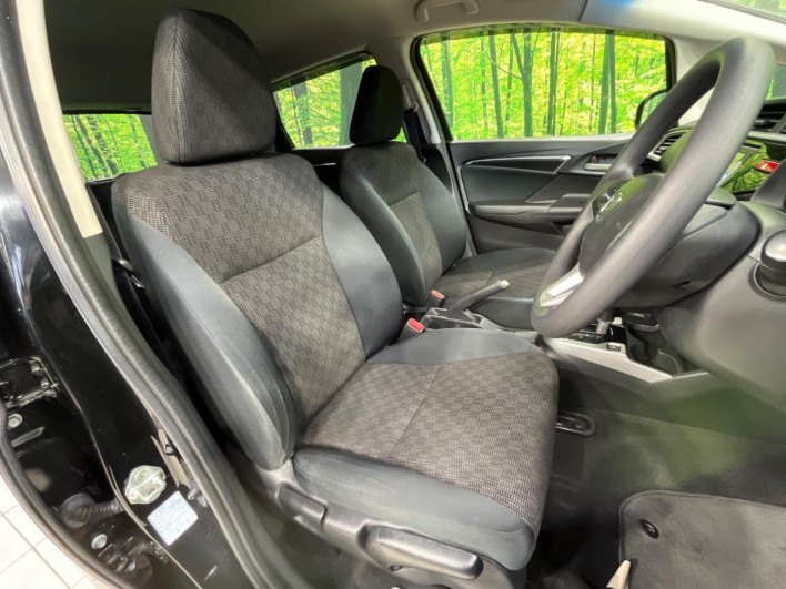 2014 Honda Fit DBA-GK4 (UW-6a19039b428ed)[23]