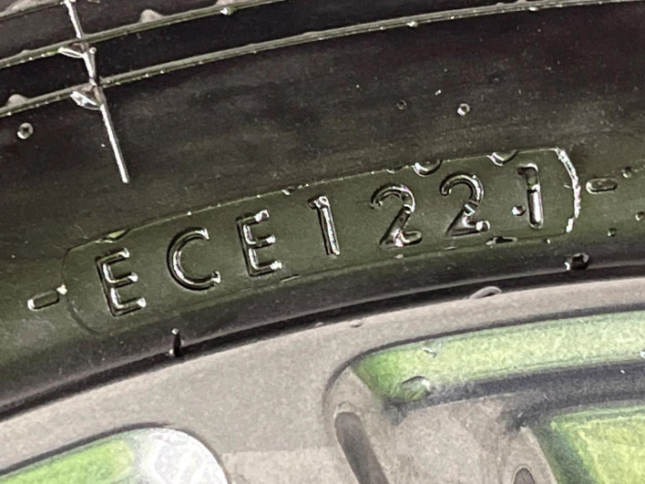 2021 Toyota Hilux 3DF-GUN125 (UW-6a1903af17bdc)[15]