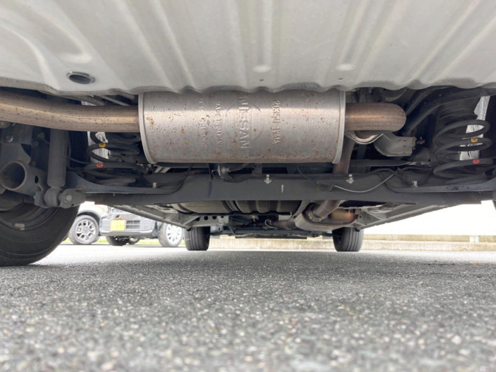 2015 Nissan Serena DAA-HC26 (UW-6a1903b692d7d)[25]