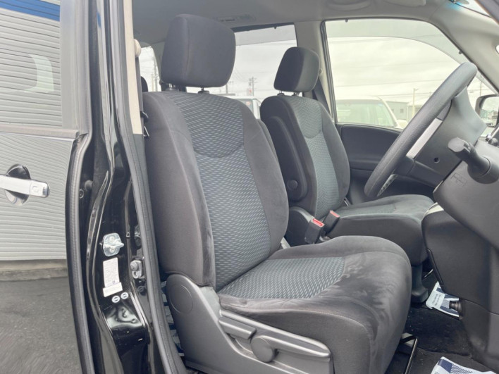 2015 Nissan Serena DAA-HC26 (UW-6a1903b692d7d)[14]
