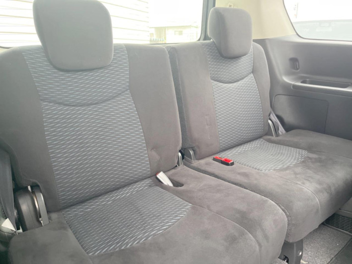 2015 Nissan Serena DAA-HC26 (UW-6a1903b692d7d)[13]
